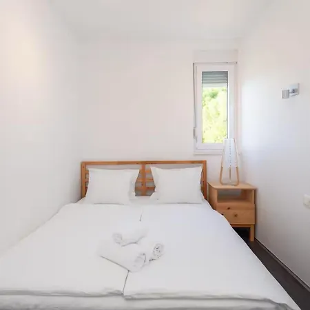Jolara With Heated Pool Appartamento