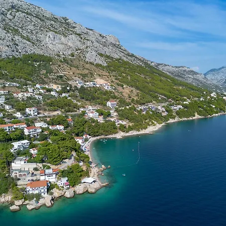 Jolara With Heated Pool Apartment